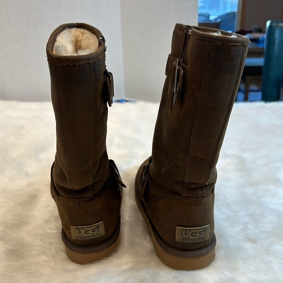 UGGs dark brown boot with a metal UGG Australia on back of boot size US 5 - Picture 11 of 14